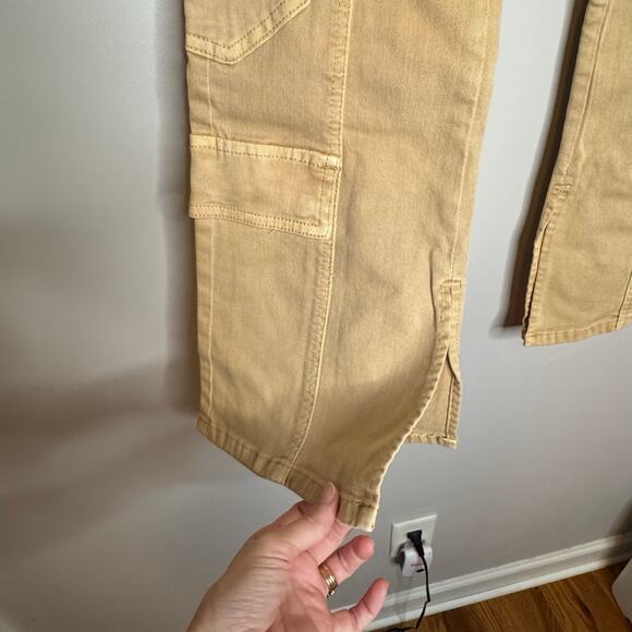 Blank NYC The Hoyt Beige High-Rise Mini Flare Cargo Pants NWT Size 26 - Picture 4 of 9